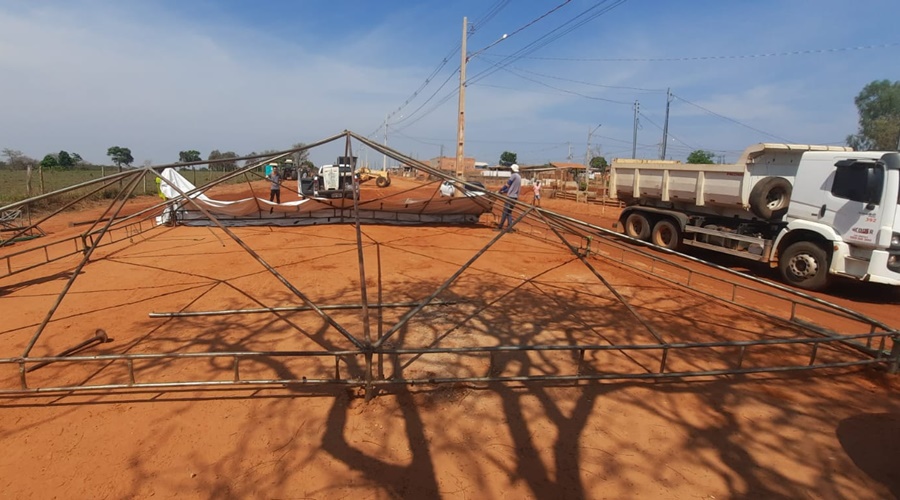 Imagem: tenda manha Crianças ficam feridas após tenda alugada pela prefeitura cair durante vendaval