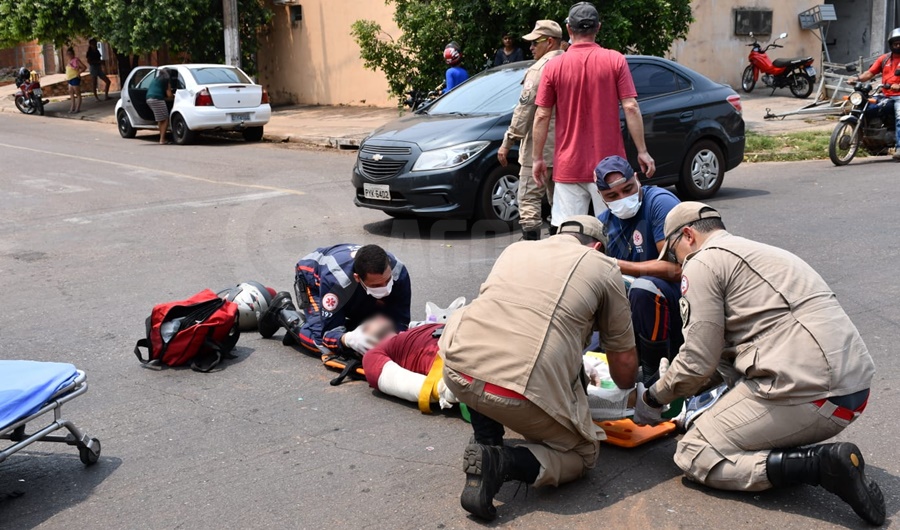 Imagem: vitima moto acidente Motociclista sofre várias fraturas pelo corpo após batida com carro na avenida Brasil