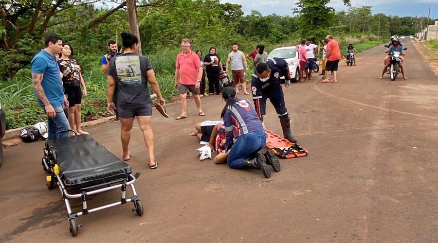 Imagem: 826d7709 8031 42d7 b136 2ab7778daef4 Três pessoas se envolvem em acidente após batida entre motos