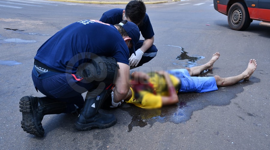 Imagem: 8985ed14 4395 4ea0 b106 ef90ab480f11 Jovem fica ferido após colisão entre moto e carro em cruzamento