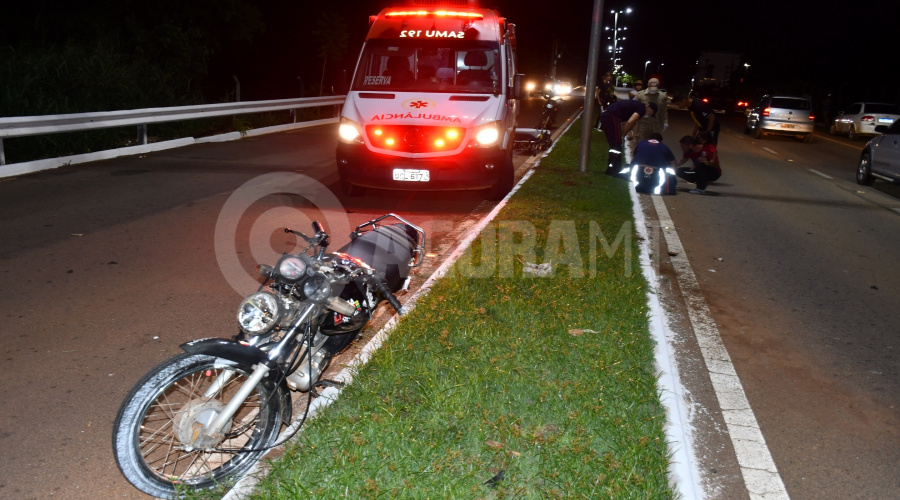 Imagem: IMG 20221029 WA0082 Motociclista perde o controle da direção e atravessa canteiro na Otaviano Muniz