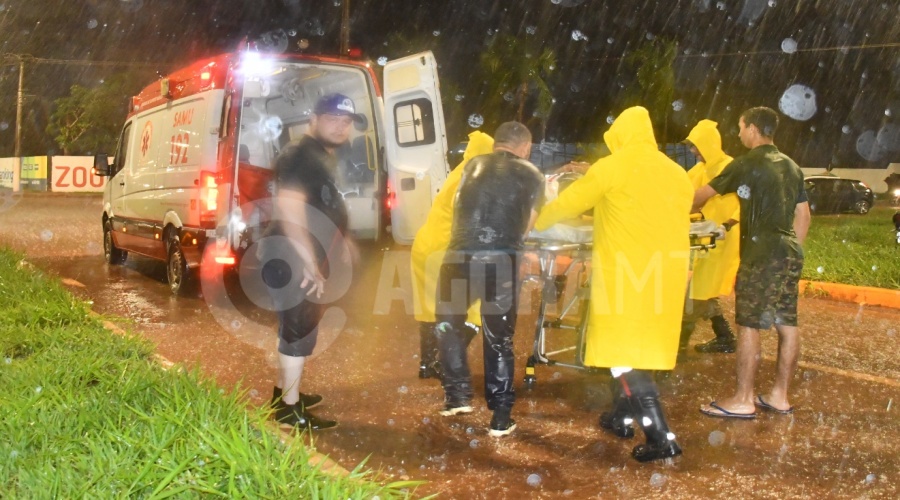 Imagem: O acidente aconteceu nas proximidades do Parque de Motorista é levado para Hospital Regional após se envolver em acidente em rotatória