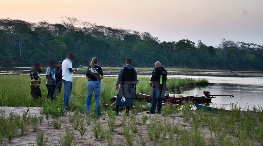 Imagem: Pericia e Policia Civil trabalhando na cena do crime “Ceva” em pesqueiro teria sido motivo para morte de pescador na Rodovia do Peixe