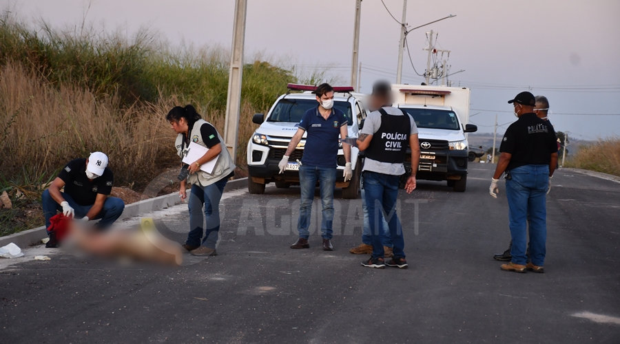 Imagem: Peritos e policiais na cena do crime Foragido por latrocínio em Rondonópolis é preso com armas de fogo e munições