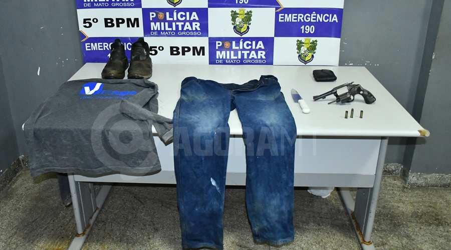 Imagem: Roupas usadas pelo suspeito no momento do crime Em menos de 6h após o crime, PM prende autor de triplo homicídio; suspeito confessou outros três assassinatos