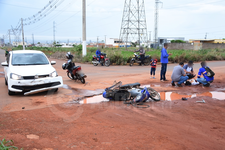 Imagem: Vitima de acidente no anel viario Motociclista fica ferida após ser atingida por carro no Residencial Granville