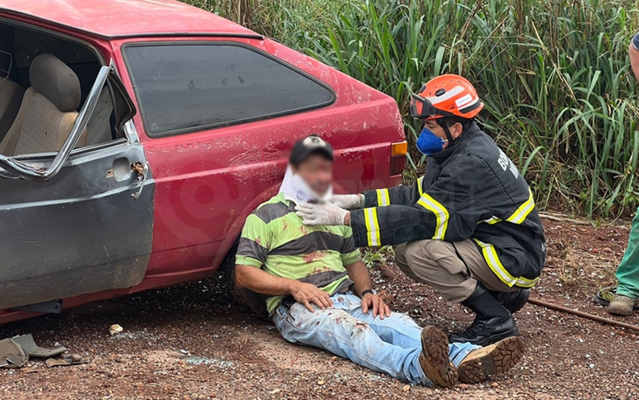 Imagem: acidente vitima Idoso morre em batida frontal entre dois veículos de passeio na rodovia