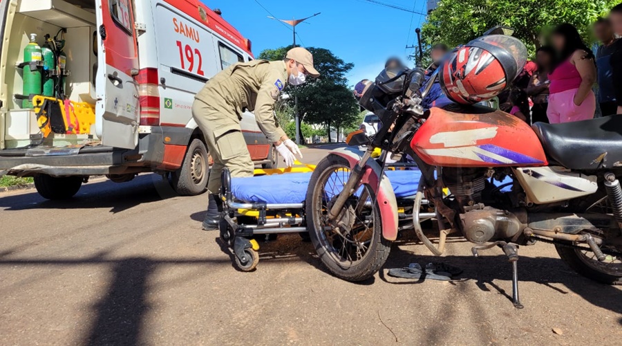 Imagem: f99ff128 6f54 46c4 876b dd0ec4dd7821 Motociclista fica em estado gravíssimo após ser 'fechado' por carro e bater em caminhonete estacionada