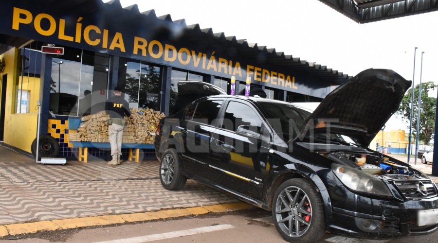 Imagem: prf Adolescente é apreendido conduzindo carro recheado com 740 tabletes de maconha