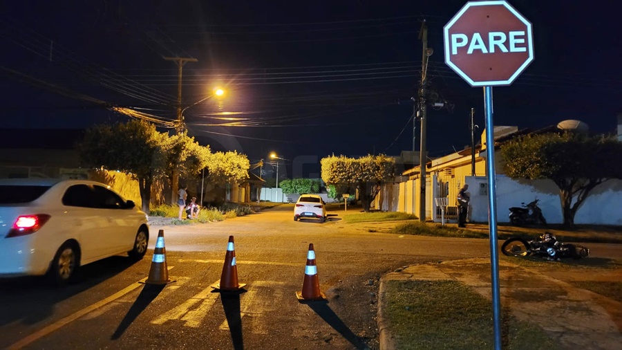 Imagem: sinalizacao acidente Motociclista é socorrido em estado gravíssimo após invadir preferencial e bater em carro