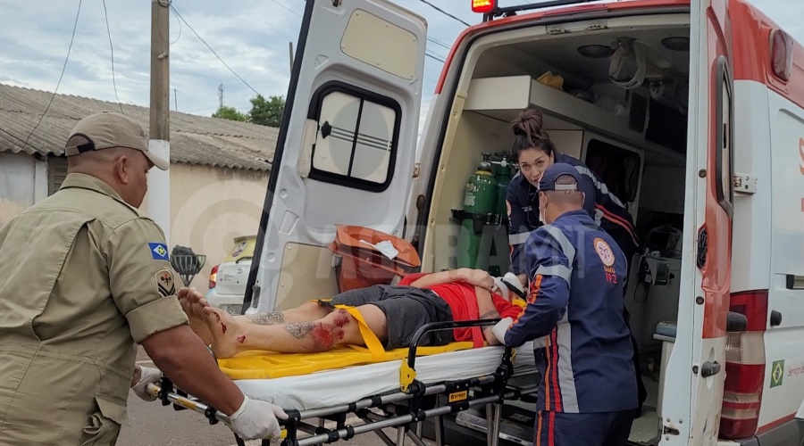 Imagem: As vitimas foram levadas para o Hospital Regional Duas pessoas ficam gravemente feridas em acidente de alto impacto em Rondonópolis