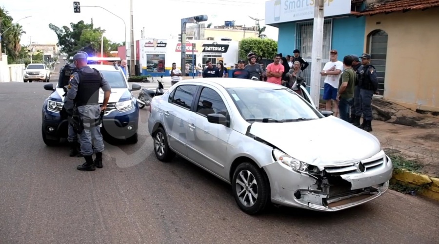 Imagem: Veiculo Voyage envolvido no acidente Motorista alcoolizado causa acidente e casal sofre fraturas e graves ferimentos pelo corpo