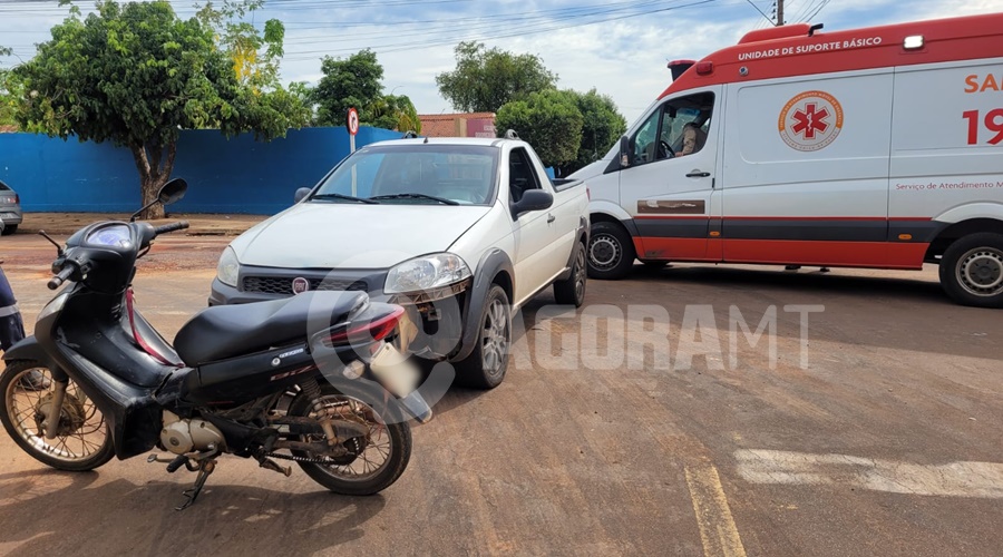 Imagem: Veiculos envolvidos em acidente 1 Motorista não respeita sinalização, causa acidente e deixa motociclista ferido