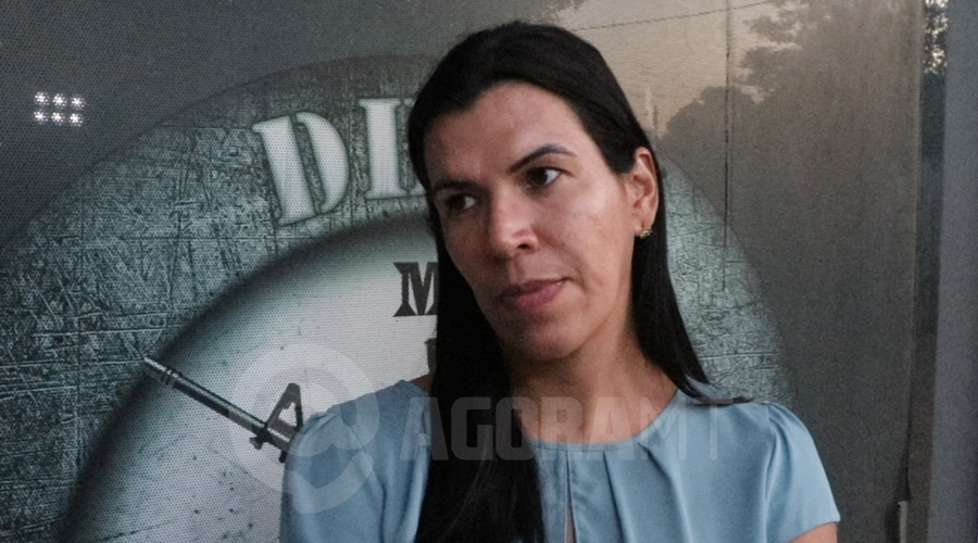 Imagem: Delegada da Policia Civil Carla Cristina Em menos de 24h, DHPP chega a mandante dos últimos três crimes ocorridos em Rondonópolis