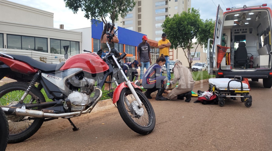 Imagem: Motocicleta envolvida no acidente Motorista de caminhonete causa acidente, foge e deixa motociclista ferido com fraturas