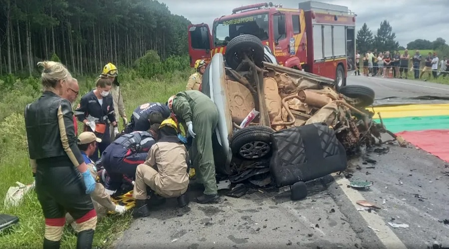 Imagem: acidente2 Na véspera de Natal, acidente mata três pessoas; bebê de dois meses morreu