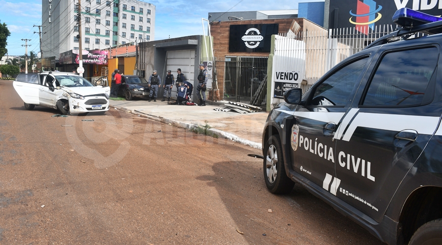 Imagem: Policia Civil foi acionada para registrar o acidente Dirigindo em alta velocidade, homem fura bloqueio policial e causa acidente em Rondonópolis