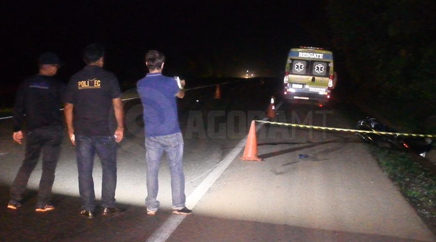 Imagem: Politec realizando a pericia Jovem morre na BR-163 após atingir moto de alta cilindrada na traseira de carreta