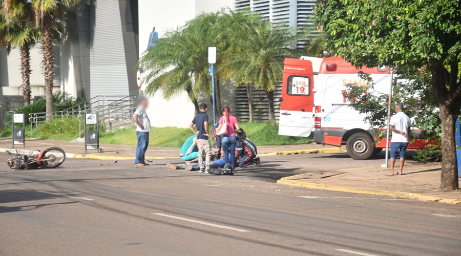 Imagem: acidente 2 2 Motociclista fica ferido após motorista invadir preferencial em cruzamento