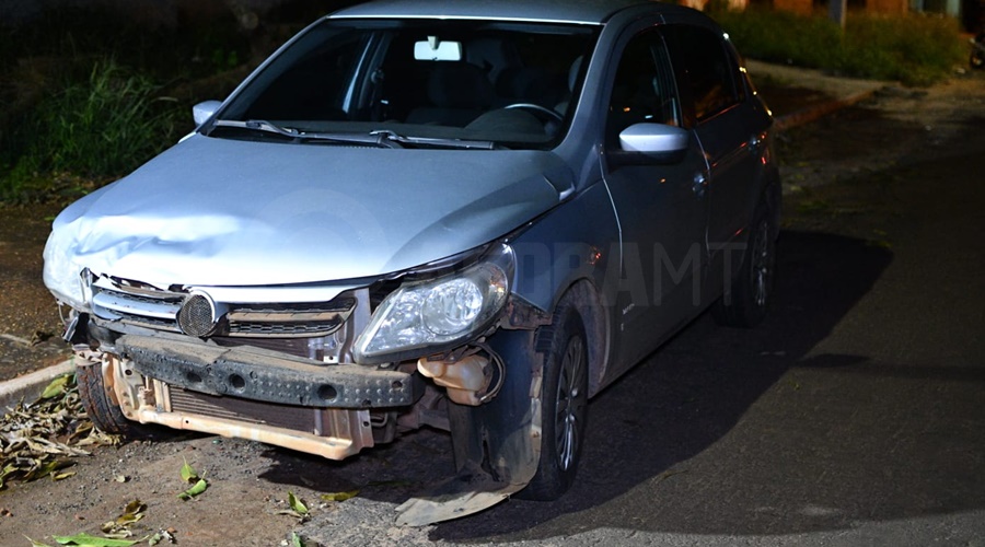 Imagem: carro 1 Motociclista e garupa ficam feridos em colisão com carro no Jardim Liberdade