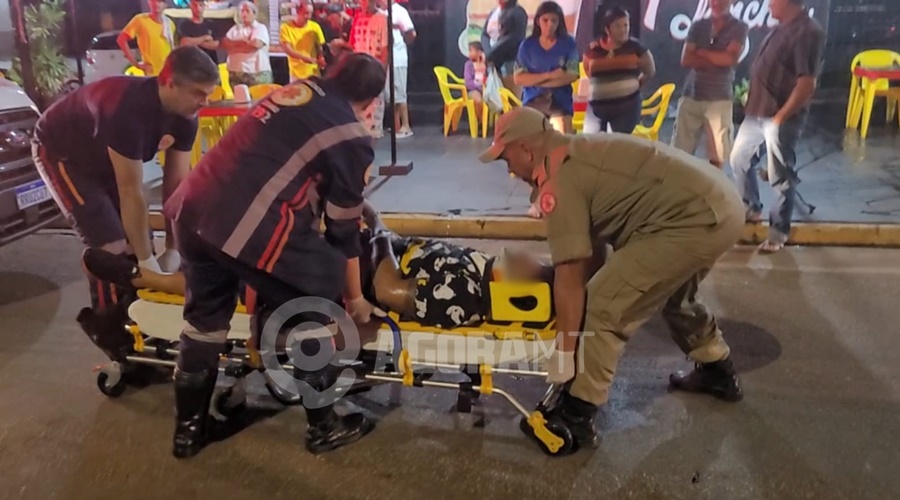 Imagem: Motociclista que foi levado para o Hospital Regional Na contramão, motociclista causa acidente e duas pessoas ficam feridas