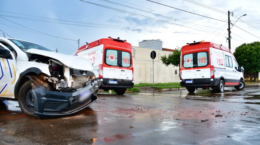 Imagem: cruzamento acidente Motorista cruza preferencial e fica desacordado logo após batida