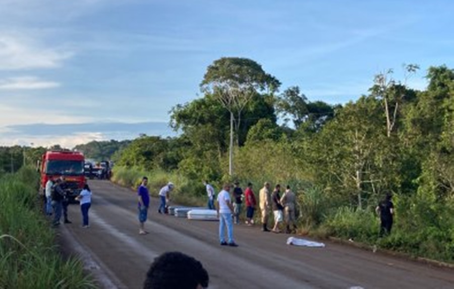 Imagem: A familia vinha de Juina para Campo Novo do Parecis Mulher sobrevive de acidente que matou filhos, marido e pais