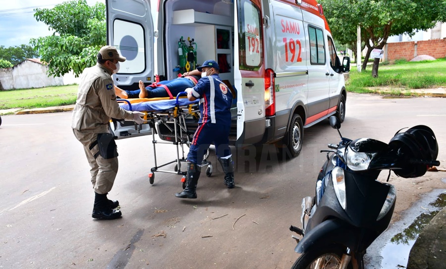 Imagem: ACIDENTE MOTO Mãe e filho de cinco anos ficam feridos após acidente entre moto e carro