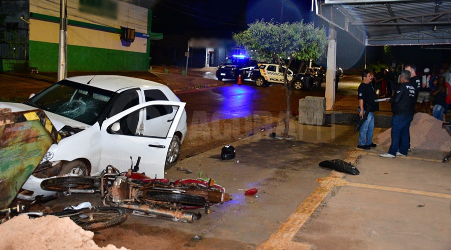 Imagem: Policiais no local do fato Idoso de 67 anos morre após grave acidente no Parque Universitário