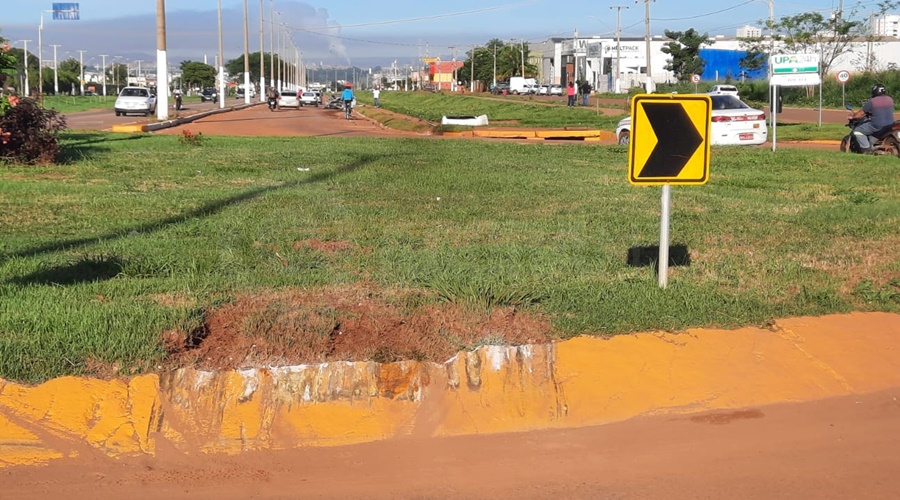 Imagem: carro2 Carro conduzido por adolescente pega fogo após acidente na Avenida dos Estudantes