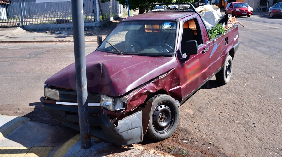 Imagem: fiorino Criança de 8 anos fica ferida após colisão em cruzamento