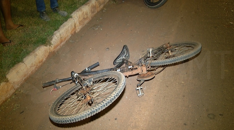 Imagem: Bicicleta envolvida no acidente Grave acidente deixa duas pessoas feridas na Avenida dos Estudantes