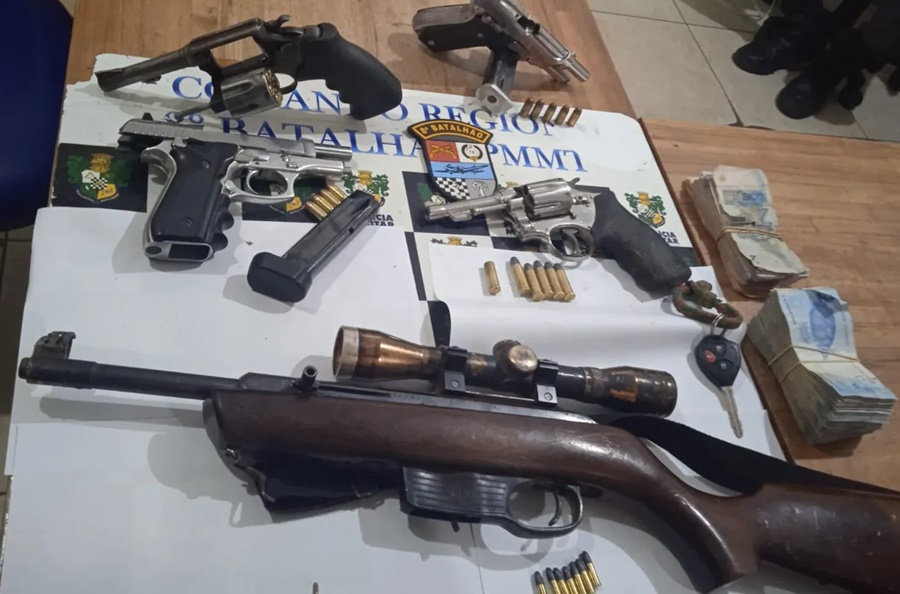 Imagem: armas 1 Mais dois criminosos envolvidos no sequestro e morte de PM morrem em MT