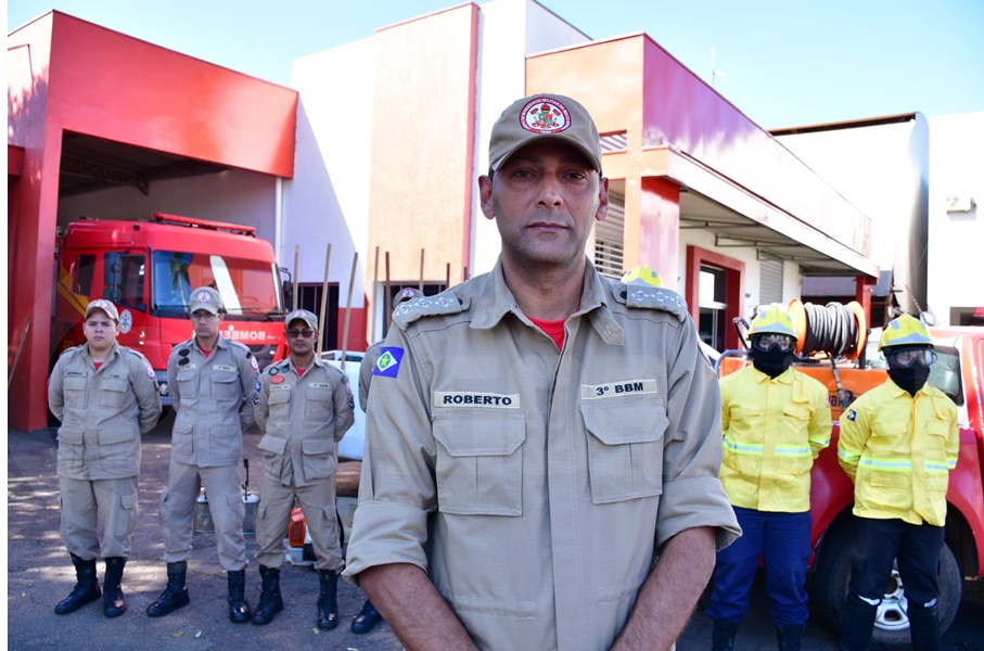 Imagem: Capitao Roberto do Corpo de Bombeiros Militar Bombeiros lançam trabalhos com brigadistas que irão reforçar combates aos incêndios urbanos