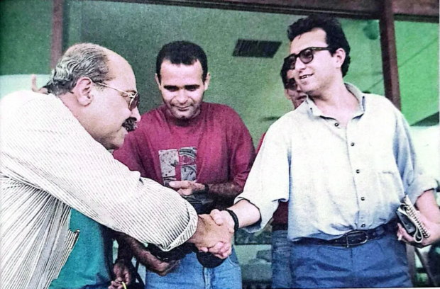 PC Farias cumprimenta o repórter Xico Sá 1300