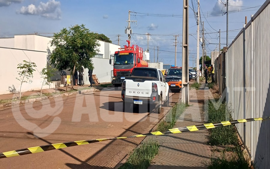 Imagem: Corpo de Bombeiros no local Copia Avião de pequeno porte cai após decolagem em creche e deixa piloto ferido em Campo Verde Imagem: Corpo de Bombeiros no local Copia Avião de pequeno porte cai após decolagem em creche e deixa piloto ferido em Campo Verde